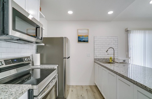 El Paso House | Sleek + Modern El Paso Retreat ~ 6 Mi to Downtown!