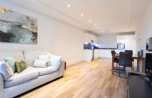 Earlsfield Apartment | Sleek & Serene 2BD flat in Earlsfield