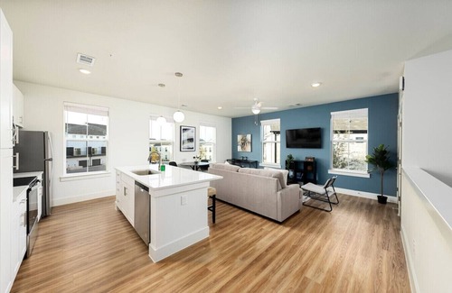 Pflugerville Apartment | Sleek & Stylish Apartment in Prime Location