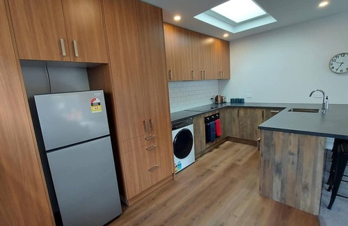 Saint Kilda House | Sleek Suite by the Sand (2-bedroom)