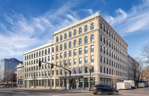 Old Town Chinatown Hotel | Sleek Waterfront District Hotel in the heart of Downtown