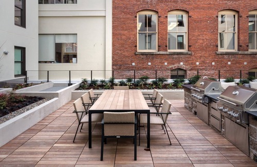 Old Town Chinatown Hotel | Sleek Waterfront District Hotel in the heart of Downtown