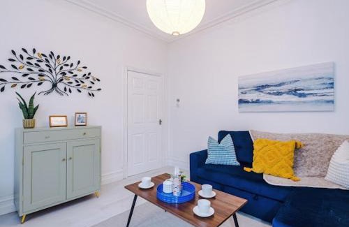 Manchester Apartment | Sleep7, Pool Table, TTennis, Free Parking, 3BR