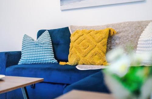 Manchester Apartment | Sleep7, Pool Table, TTennis, Free Parking, 3BR
