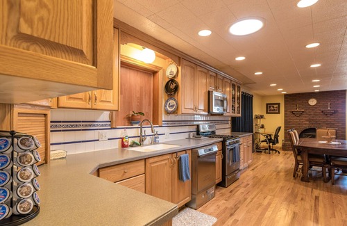 Farmington House | Sleeps 10, Lovely neighborhood, Minutes to SLC