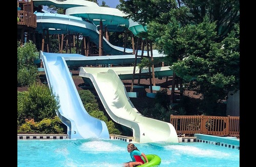 Lackey Cottage | Sleeps 10 - Spacious 3BR Cottage - Family Friendly Resort - Close to Theme Parks