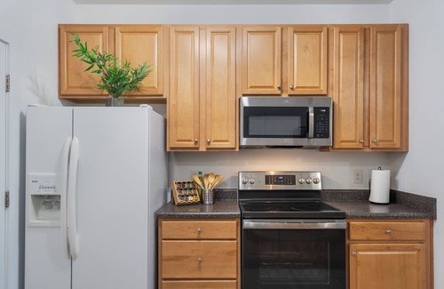 Downtown House | Sleeps 12-14 in comfortable beds, 6 BR. Oak City Duplex for your Large Group!