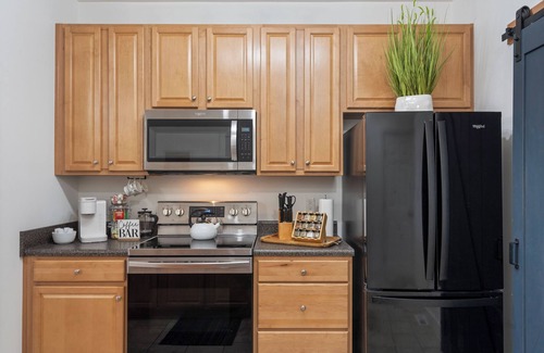 Downtown House | Sleeps 12-14 in comfortable beds, 6 BR. Oak City Duplex for your Large Group!