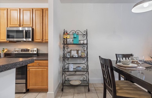 Downtown House | Sleeps 12-14 in comfortable beds, 6 BR. Oak City Duplex for your Large Group!