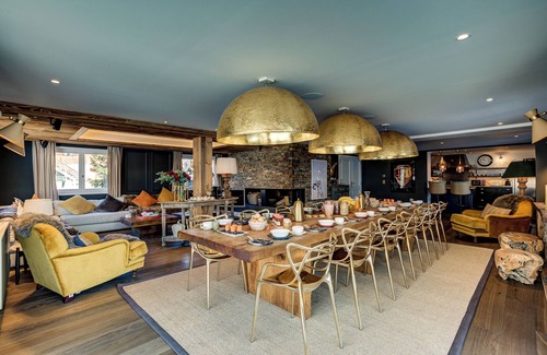 Meribel Ski Chalet | Sleeps 12-14 with indoor Hot Tub and large Sauna
