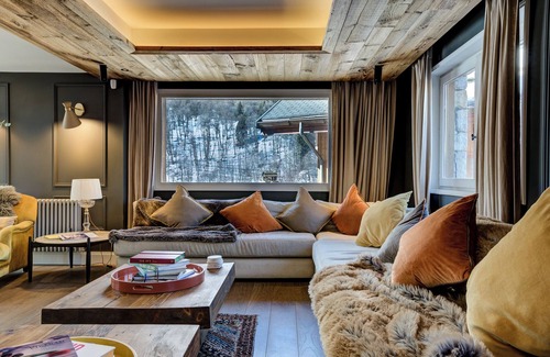 Meribel Ski Chalet | Sleeps 12-14 with indoor Hot Tub and large Sauna