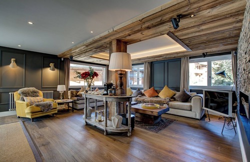 Meribel Ski Chalet | Sleeps 12-14 with indoor Hot Tub and large Sauna
