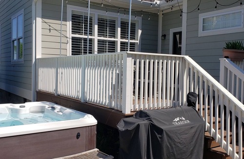 Sylvan Heights House | SLEEPS 12! 2 Units HOT TUB GAMEROOM POOL TABLE, 1.6~ miles to Downtown fun.