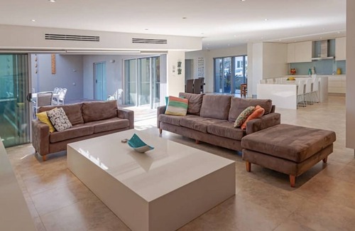 Eastlakes House | Sleeps 12 comfortably/5 bedrooms/Spacious Family Home
