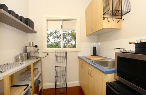 Eagle Heights House | Sleeps 14 & has 4 bathrooms, pool table, pizza oven, spa pool, wood heater