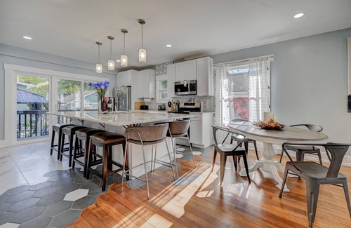 Colorado Springs House | Sleeps 16 Historic Charm Meets Modern Comfort in Old Colorado