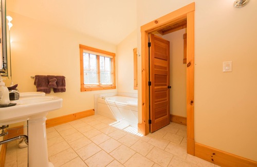 Lake Placid Cabin | Sleeps 18 Minutes to Main St & Lakes HotTub PoolTable FirePit Air Conditioning