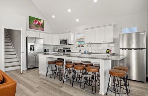 Crystal Beach House | Sleeps 20, 4 King BR, Beach Access, Luxury Spa, Decks, Pets, Games Galore