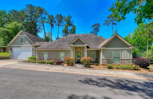 Brookeland House | Sleeps 22! First Class home with 2 master suites on Lake Sam Rayburn!