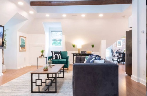 East Walnut HIlls House | (SLEEPS 22) Renovated Victorian: 5 Min to Downtown & 40 Min to Ark Encounter