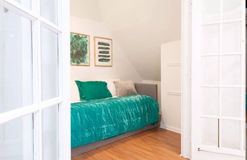 East Walnut HIlls House | (SLEEPS 22) Renovated Victorian: 5 Min to Downtown & 40 Min to Ark Encounter