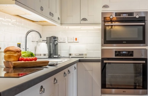 Bury St Edmunds Cottage | Sleeps 4 guests in 1 Double and 1 Twin bedroom