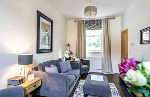 York Cottage | Sleeps 4 guests in 2 bedrooms