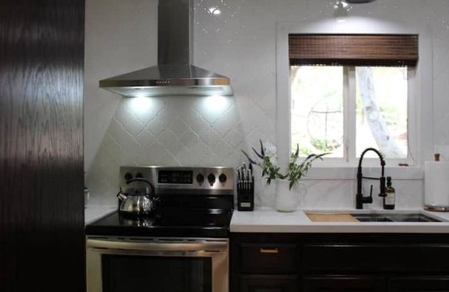 Fallbrook Cottage | Sleeps 4. Private casita in the country.