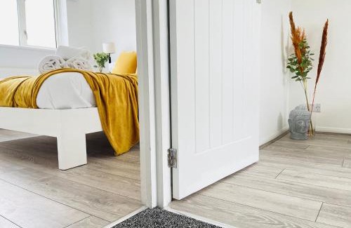 Peterborough Apartment | Sleeps 5, tranquil retreat near Peterborough town