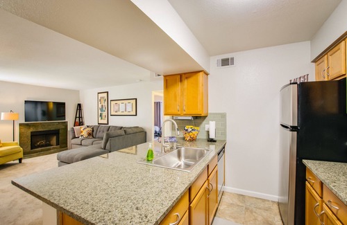 Tempe Condo | SLEEPS 6 Beautiful, Fully Furnished Condo - Great Price, Perfect Location!