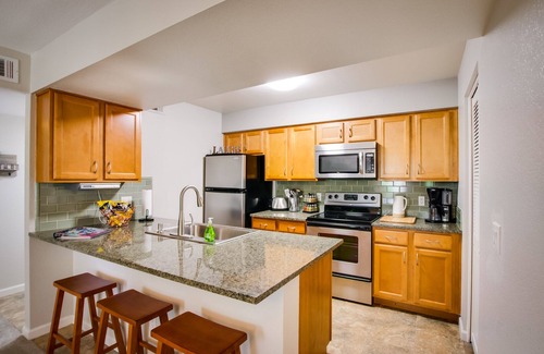 Tempe Condo | SLEEPS 6 Beautiful, Fully Furnished Condo - Great Price, Perfect Location!