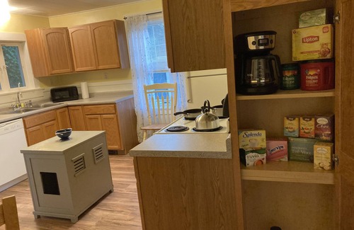 South Berwick Apartment | Sleeps 6! Free Wine! Comfy 2-Bedroom In S. Berwick
