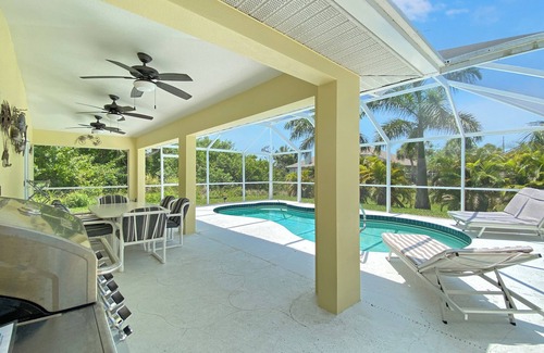 Rotonda Lakes Villa | Sleeps 6, FULL refund*, heated pool