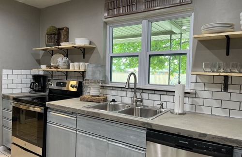 Norman House | Sleeps 6 in prime location