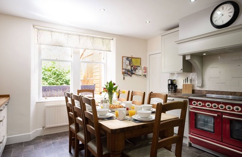 Aviemore Apartment | Sleeps 8 in 2 double beds, 1 twin and 1 single bedroom with extra single bed available