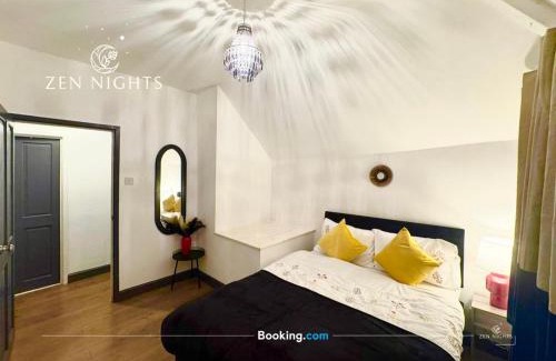 Leicester Apartment | Sleeps 8 l 3 Bedroom l Last-minute Specials l New Property l Elegant House near City Center Sleeps 6 with Free Parking l By Zen Nights Short Lets & Serviced Accommodations