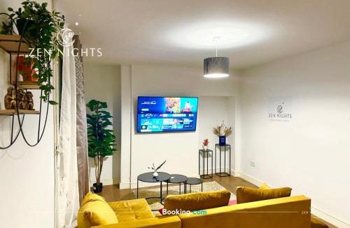 Leicester Apartment | Sleeps 8 l 3 Bedroom l Last-minute Specials l New Property l Elegant House near City Center Sleeps 6 with Free Parking l By Zen Nights Short Lets & Serviced Accommodations