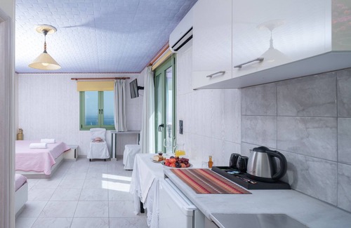 Piskopiano Apartment | Sleeps 8 - Sea View - Apartment - Pool - Garden