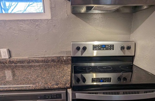 Knoxville Apartment | Sleeps 9, 2 baths, 12 mins from downtown