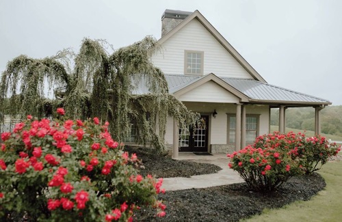 Danielsville House | Sleeps up to 25. Enjoy our large pool & patio. Perfect for football season!