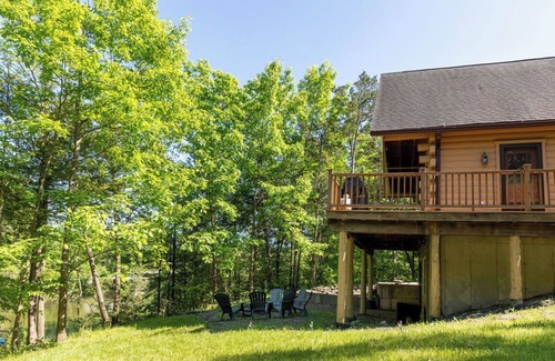 Athens House | Sleepy Hollow Lake: Lakefront Cabin +HOA Amenities
