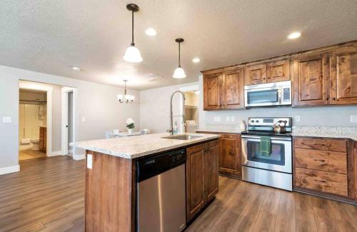 Vineyard Apartment | Sleepy Ridge Apt in Vineyard/Orem (Sleeps 6)