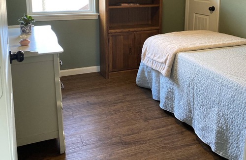 Moodys House | Sleepy River Haven, 1 mi. from the river, next to multiple float resorts.