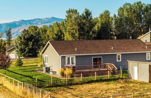 Sheridan House | "Slice of Paradise" Tranquil Rural Escape + Spaceous w/Views