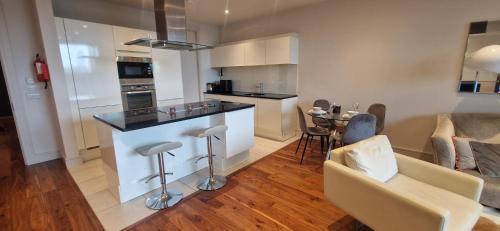 Cork Apartment | Slick & Stylish - Large 1Bd in Heart of Cork City