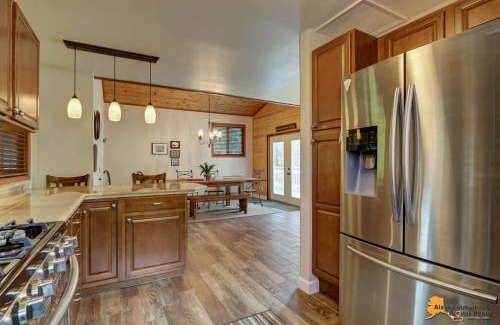 Alyeska House | Slopes & Spokes-Alaska with Large HOT TUB