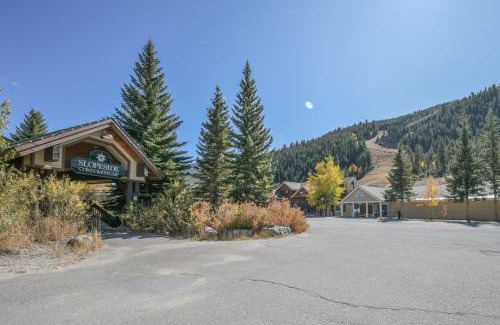 Mountain House House | Slopeside 2773A by SummitCove Lodging