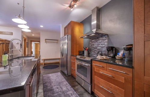 River Run Condo | Slopeside condo near RiverRun gondola,2 hot tubs, Movie lounge, and heated pool