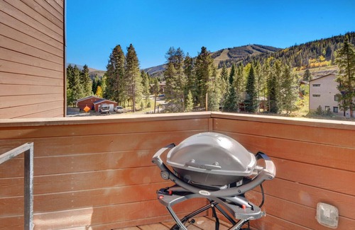 Old Town House | Slopeside River Front Luxury Condo 15 I Hot Tub I Views I Best Price I Discounted Attractions