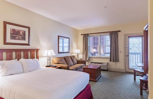 Hunter Apartment | Slopeside Ski-In/Ski-Out ; HotTub ; 2 Room 2 Bath